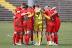 Bayernliga Süd - Saison 2021/2022 - FC Ingolstadt 04 II - VfB Hallbergmoos - Die Mannschaft bildet einen Kreis vor dem Spiel - Foto: Meyer Jürgen