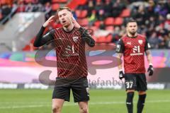 3. Liga; FC Ingolstadt 04 - 
Rot-Weiss Essen; Jannik Mause (7, FCI) ärgert sich Pascal Testroet (37, FCI)