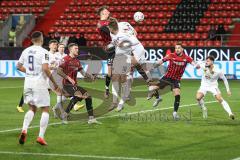 3. Liga; FC Ingolstadt 04 - Erzgebirge Aue; Arian Llugiqi (25, FCI) Nazarov Dimitrij (10 Aue) Pascal Testroet (37, FCI) Calvin Brackelmann (17, FCI) Kampf um den Ball im Strafraum, Torchance