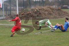 Kreisliga - Saison 2024/25- SV Hundszell - TSV Kösching-  - Jonas Betz rot Kösching - Tim Liesegang blau Hundszell - Lucas Steinbach Torwart Hundszell - Foto: Meyer Jürgen