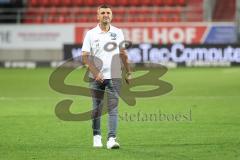 3. Liga; FC Ingolstadt 04 - SSV Jahn Regensburg; Niederlage, hängende Köpfe Spieler bedanken sich bei den Fans Cheftrainer Michael Köllner (FCI)