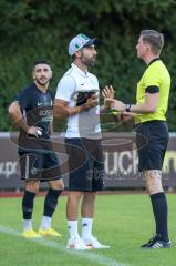 Bezirksliga - Saison 2022/2023 - FC Fatih Ingolstadt - SV Manching  - Trainer Reichenberger Fabian (SV Manching) in Diskussion mit dem Schiedsrichter - Foto: Meyer Jürgen