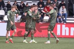 3. Liga; SC Verl - FC Ingolstadt 04; Tor Jubel Treffer Sebastian Grönning (11, FCI) mit Tim Heike (9, FCI) Benjamin Kanuric (8, FCI) Max Plath (14 FCI)