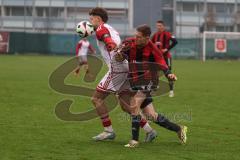 Kreisklasse - Saison 2025/26- Türk SV Ingolstadt - SC Steinberg-  - Denis Kuqanaj weiss Türkisch  - Aidan Röttger rot Steinberg  - Foto: Meyer Jürgen