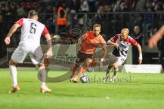 3. Liga; FC Viktoria Köln - FC Ingolstadt 04; Zweikampf Kampf um den Ball David Kopacz (29, FCI) Henning Bryan (19 Köln) Russo Stefano (6 Köln)