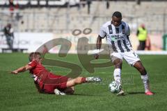 3. Liga - Saison 2026/27 - SC Sonnenhof Großaspach - FC Ingolstadt 04 - Elias Rahn (Nr.8 - Großaspach) - Obed Ugondu (Nr.17 - FCI) - Foto: Meyer Jürgen
