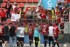 3. Fußball-Liga - Saison 2022/2023 - FC Ingolstadt 04 - SpVgg Bayreuth - Das Spiel ist aus - Jubel - Die Spieler bedanken sich bei den Fans -   - Foto: Meyer Jürgen