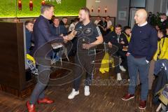 Audi Schanzer Amateur Cup 2022 - Siegerehrung - 4 Platz geht an SV Denkendorf - Andreas Zelzer Personalleiter AUDI AG links - Andreas Lochner SV Denkendorf mitte - Manuel Sternisa Geschäftsführer FCI rechts - Foto: Jürgen Meyer