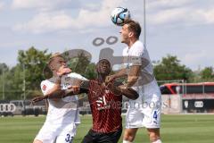 3. Liga; Testspiel; FC Ingolstadt 04 - FC Heidenheim; Zweikampf Kampf um den Ball Daouda Beleme (9, FCI) Maloney Lennard (FCH) Siersleben Tim (FCH)