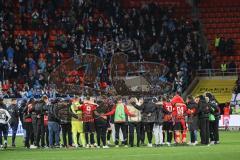 3. Liga; FC Ingolstadt 04 - TSV 1860 München; Niederlage, hängende Köpfe Spiel ist aus, 1:3, Teambesprechung auf dem Rasen