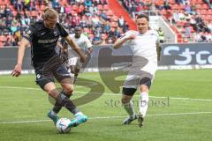 3. Liga; FC Ingolstadt 04 - SC Verl; Zweikampf Kampf um den Ball Sapina Vinko (25 Verl) Dominik Franke (3 FCI)