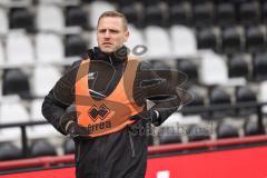 3. Liga; SC Verl - FC Ingolstadt 04; Torwart Marius Funk (1, FCI) wärmt sich auf