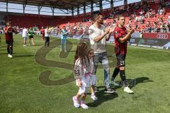 3. Liga; FC Ingolstadt 04 - SV Elversberg; Spieler bedanken sich bei den Fans Pascal Testroet (37, FCI) Tobias Schröck (21, FCI)
