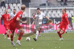 3. Liga; Rot-Weiss Essen - FC Ingolstadt 04; Mladen Cvjetinovic (19, FCI) Torwart Draband Dominik (28 VFB)