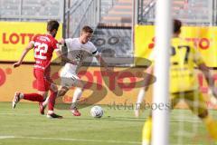 Toto-Pokal Finale; Würzburger Kickers - FC Ingolstadt 04; Sebastian Grönning (11, FCI) Hägele Daniel (22 WK) Torwart Vincent Friedsam (WK 27)