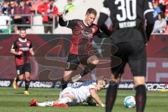 2.BL; FC Ingolstadt 04 - Holstein Kiel; Denis Linsmayer (23, FCI) springt