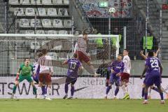 3. Liga; Erzgebirge Aue - FC Ingolstadt 04; Simon Lorenz (32, FCI) rettet mit Kopfball Torwart Kai Eisele (25, FCI) Majetschak Erik (13 Aue) Jonas Scholz (15, FCI)