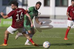 Kreisliga - Saison 2023/2024 - FC Gerolfing - Türk SV Ingolstadt - Christian Träsch grün Gerolfing - Raphael Reichenberger rot Türk SV - Foto: Meyer Jürgen