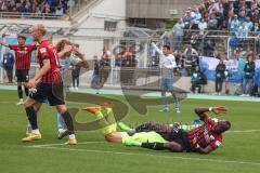 3.Liga - Saison 2022/2023 - TSV 1860 München - FC Ingolstadt 04 - Moussa Doumbouya (Nr.27 - FCI) - Torwart Marco Hiller (Nr.1 - 1860 München) - Foto: Meyer Jürgen