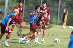 3. Liga; FC Ingolstadt 04 - Trainingsauftakt nach Sommerpause; Neuzugang Jongmin Seo (7, FCI) Zweikampf Kampf um den Ball Max Plath (14 FCI)