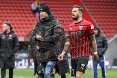 3. Liga; FC Ingolstadt 04 - Rot-Weiss Essen; Spieler bedanken sich bei den Fans und gehen vom Platz Unentschieden Tobias Schröck (21, FCI) Pascal Testroet (37, FCI)