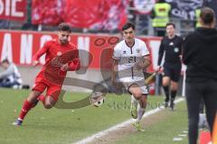 3. Liga; Rot-Weiss Essen - FC Ingolstadt 04; Zweikampf Kampf um den Ball Deniz Zeitler (38, FCI) Rios Alonso José-Enrique (23 RWE)