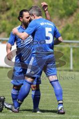 A-Klasse - FT Ingolstadt Ringsee - MBB SG Manching - Der 0:1 Führungstreffer durch Waldemar Stengler #5 blau Manching - Numan Ünlü mitte blau Manching - jubel - Foto: Jürgen Meyer