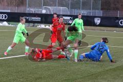 2. Frauen-Bundesliga - Saison 2021/2022 - FC Ingolstadt 04 - VFL Wolfsburg II - Wagner Melanie Torwart Wolfsburg - Maier Ramona (#18 FCI) - Fritz Anna-Lena (#19 FCI) - Gholami Hasti Wolfsburg grün - Foto: Meyer Jürgen