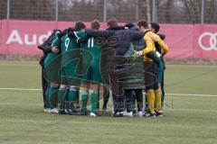 Audi Schanzer Amateur Cup 2022 - Halbfinale 1 - SV Denkendorf - TSV Hohenwart - Die Spieler von SV Denkendorf bilden einen Kreis vor dem Spiel - Foto: Jürgen Meyer