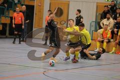 Lotto Bayern Hallencup - Lindenkreuzhalle Saison 2024/25 - FC Hitzhofen - FC Türk Sport Garching  - Thomas Schreiner schwarz Türk Garching - Felix Bogner gelb Hitzhofen - Tobias Dietze gelb Hitzhofen - Foto: Meyer Jürgen