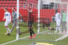 3. Liga - FC Ingolstadt 04 - Waldhof Mannheim - Stefan Kutschke (30, FCI) beschwert sich beim Schiedsrichter, Torwart Königsmann Timo (1 Mannheim)