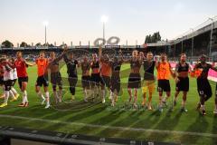 3.Liga - Saison 2022/2023 - VFL Osnabrück - FC Ingolstadt 04 - Das Spiel ist aus - Jubel - Die Mannschaft feiert mit den fans - Foto: Meyer Jürgen
