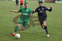 Fussball - Kreisliga - FC Grün Weiss Ingolstadt - FC Fatih Ingolstadt - Inan Düzgün grün GW Ing. - Emre Erdogan schwarz Fatih Ing . - Foto: Meyer Jürgen