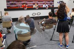 2. Fußball-Liga - Pressekonferenz - Vorstellung Cheftrainer Roberto Pätzold und Manager Profifußball Malte Metzelder - Saison 2021/2022 - FC Ingolstadt 04 - Cheftrainer FCI Roberto Pätzold links - Geschäftsführer FCI Manuel Sternisa - Manager Profifußball