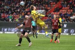 3. Liga; FC Ingolstadt 04 - Borussia Dortmund II; Zweikampf Kampf um den Ball Simon Lorenz (32, FCI) Pohlmann Ole (30 BVB2)
