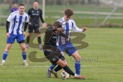 Kreisliga - Saison 2025/26- SV Karlshuld - SV Menning - Marcel Hubner schwarz Menning  - Yannik Werle weiss Karlskron - Foto: Meyer Jürgen