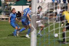 Kreisliga- Saison 2024/25- SV Hundszell - SV Kasing -  - David Weixler blau #17 Hundszell - Frederik Bezdeka Torwart Hundszell - Noah Kamenjasevic weiss Kasing - Foto: Meyer Jürgen