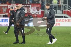 2.BL; SSV Jahn Regensburg - FC Ingolstadt 04; nach dem Spiel Untentschieden Cheftrainer Rüdiger Rehm (FCI) Co-Trainer Mike Krannich (FCI) gehen vom Platz