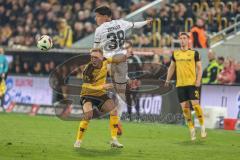 3. Liga; Dynamo Dresden - FC Ingolstadt 04; Zweikampf Kampf um den Ball Deniz Zeitler (38, FCI) Menzel Tony (24 DD)