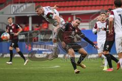 2.BL; FC Ingolstadt 04 - SG Dynamo Dresden; Zweikampf Kampf um den Ball Patrick Schmidt (32, FCI) Ehlers Kevin (39 Dresden)