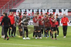 Relegation 1 - FC Ingolstadt 04 - VfL Osnabrück - Sieg 3:0 Spiel ist aus, die FCI Spieler bedanken sich bei den Fans, Torwart Fabijan Buntic (24, FCI) Maximilian Beister (11, FCI) #Francisco Da Silva Caiuby (13, FCI) Stefan Kutschke (30, FCI) Fatih Kaya (