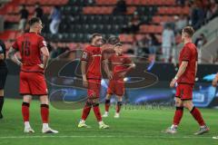 3. Liga; FC Ingolstadt 04 - Erzgebirge Aue; Spiel ist aus, Niederlage, hängende Köpfe 3:5; Jonas Scholz (15, FCI) Mattis Hoppe (2, FCI) Simon Lorenz (32, FCI) Linus Rosenlöcher (19, FCI)