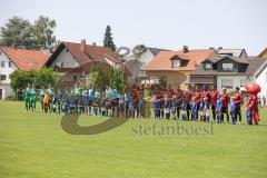 Vorbereitungsspiel - Testspiel - FC Ingolstadt 04 - VFB Eichstätt  - Die Mannschaft vor dem Spiel - Einlaufkinder - Foto: Jürgen Meyer