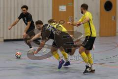 Lotto Bayern Hallencup - Lindenkreuzhalle Saison 2024/25 - FC Hitzhofen - FC Türk Sport Garching  - Thomas Schreiner schwarz Türk Garching - Maik Wnendt gelb Hitzhofen - Felix Bogner gelb Hitzhofen #2  - Foto: Meyer Jürgen