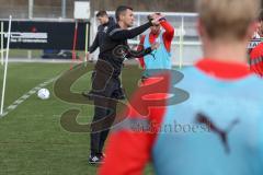 3.Liga - Saison 2022/2023 - FC Ingolstadt 04 -  - Cheftrainer Michael Köllner (FCI) beim ersten Training - Cheftrainer Michael Köllner (FCI) gibt Anweisungen - Foto: Meyer Jürgen