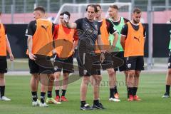 3. Liga; FC Ingolstadt 04 - Trainingsauftakt, Cheftrainer Rüdiger Rehm (FCI) Teambesrechung