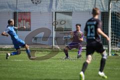 Kreisliga - Saison 2026/27 - SV Hundszell - SV Menning - Manuel Wittmann blau Hundszell - Mark Zimmer TW Menning - Foto: Meyer Jürgen