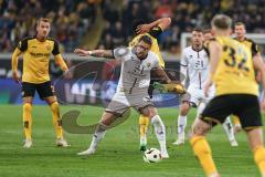 3. Liga; Dynamo Dresden - FC Ingolstadt 04; Pascal Testroet (37, FCI) Zweikampf Kampf um den Ball