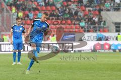 2.BL; FC Ingolstadt 04 - Werder Bremen, Freistoß Filip Bilbija (35, FCI) hinten Michael Heinloth (17, FCI)