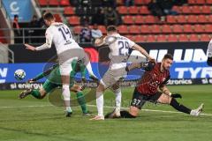 3. Liga; FC Ingolstadt 04 - Erzgebirge Aue; Torchance Pascal Testroet (37, FCI) Rosenlöcher Linus (29 Aue) Tashchy Borys (14 Aue) Torwart Männel Martin (1 Aue)